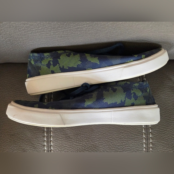 ⭐️Under Armor Kickit Low Running Shoes Size 6 Youth - Picture 2 of 5